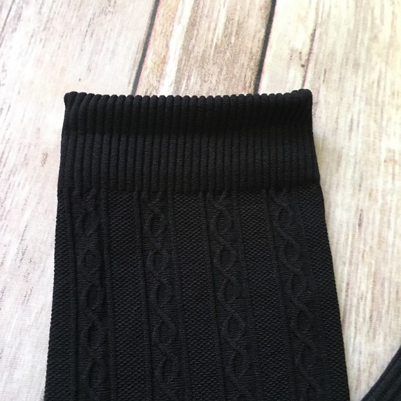 Black or hot pink textured leggings - Picture 5 of 6